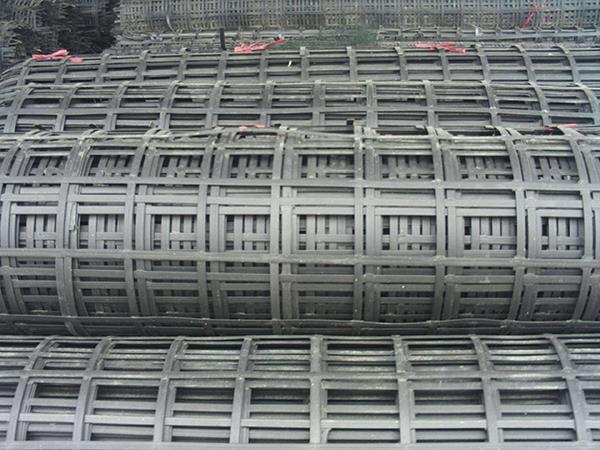 鋼塑土工格柵對(duì)地基的加固效果