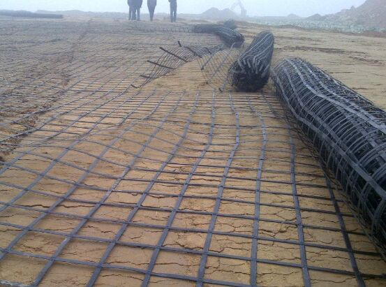 土工格柵的鋪設(shè)
